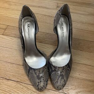 Anne Klein size 9.5 animal print heels
